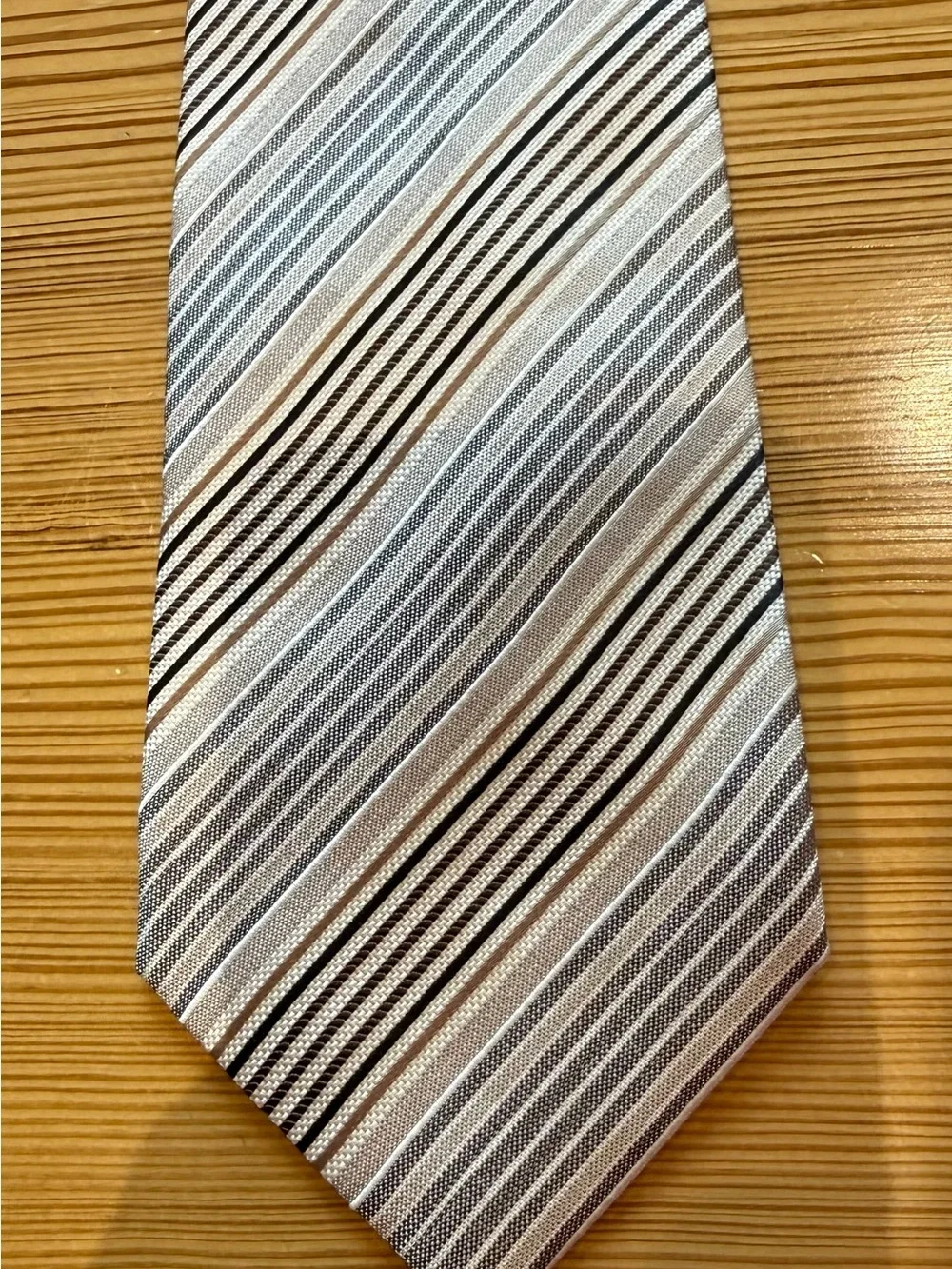 Banana Republic Men's Silver and Black Diagonal Stripe Silk Tie